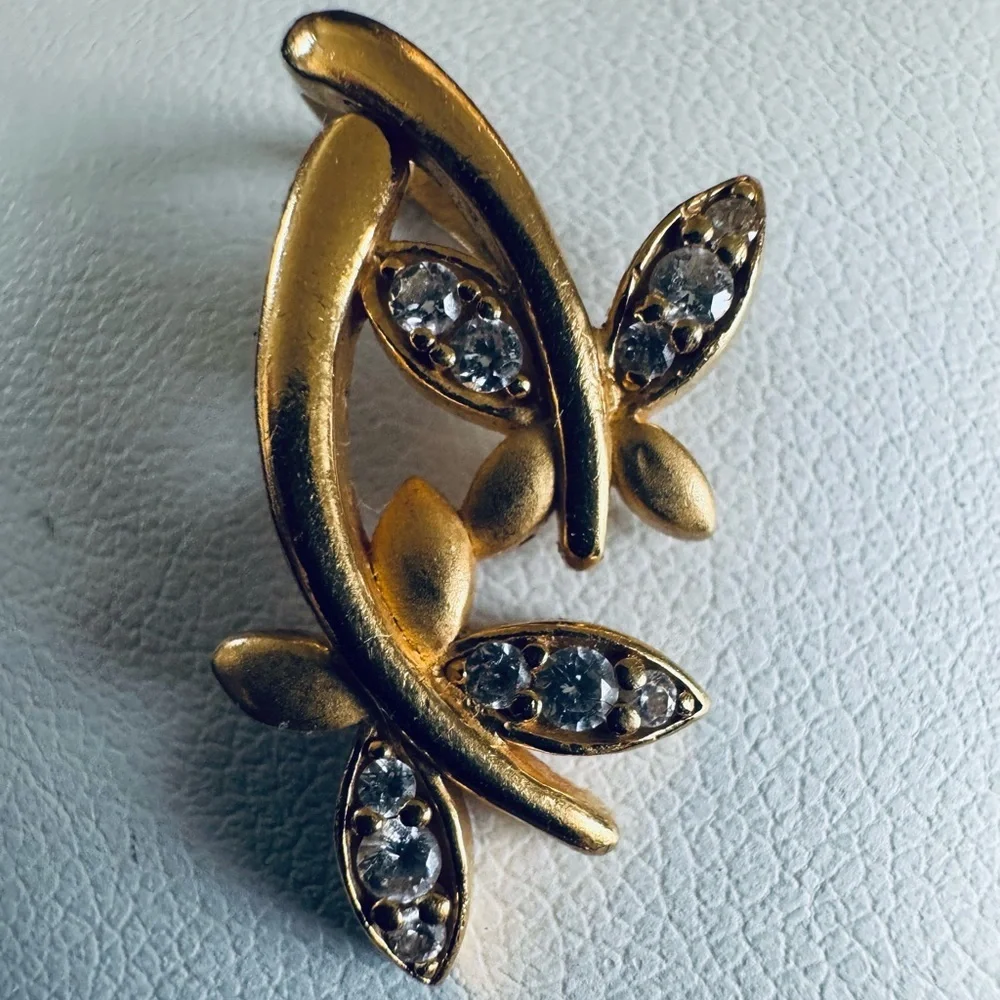 22K Yellow Gold Vintage Leaf and Branch Pendant Nature Elegant